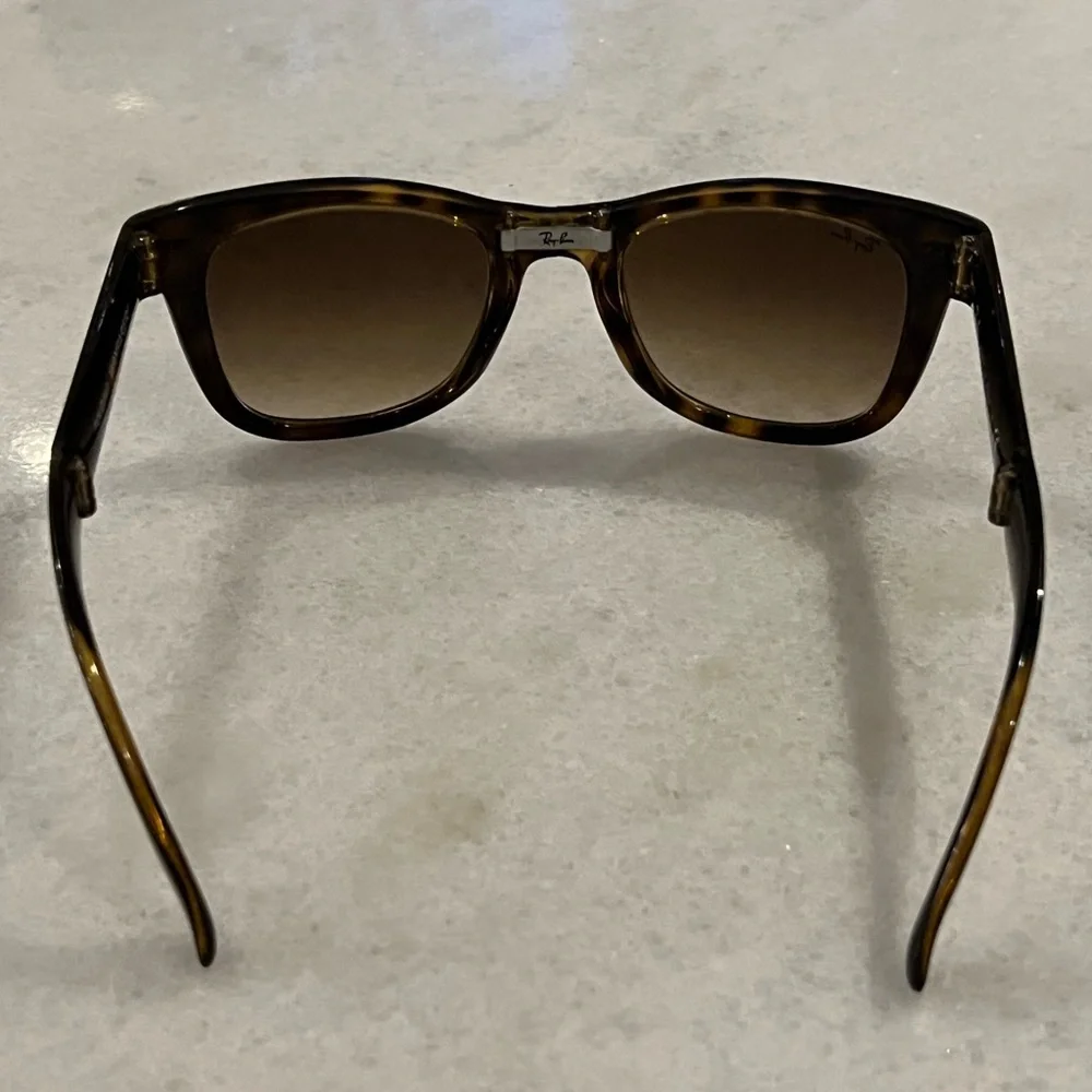 Ray-Ban Folding Wayfarer Tortoise Sunglasses - Picture 4 of 9